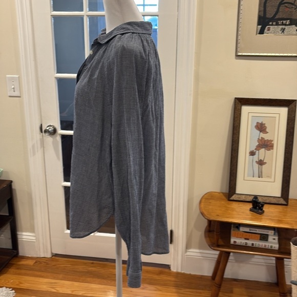 LOFT woman’s blue pullover blouse with 5-button close.  Size L - Picture 5 of 7